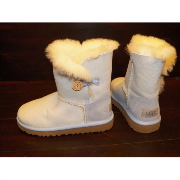 New UGG Kids Bailey Button Denim Light Blue Boots - Picture 1 of 8